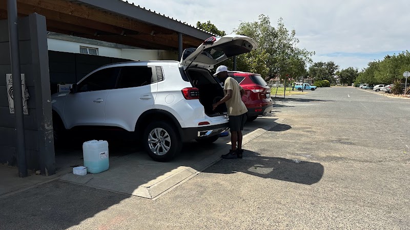 Eddie's Car Wash And Pizza - Photo 2